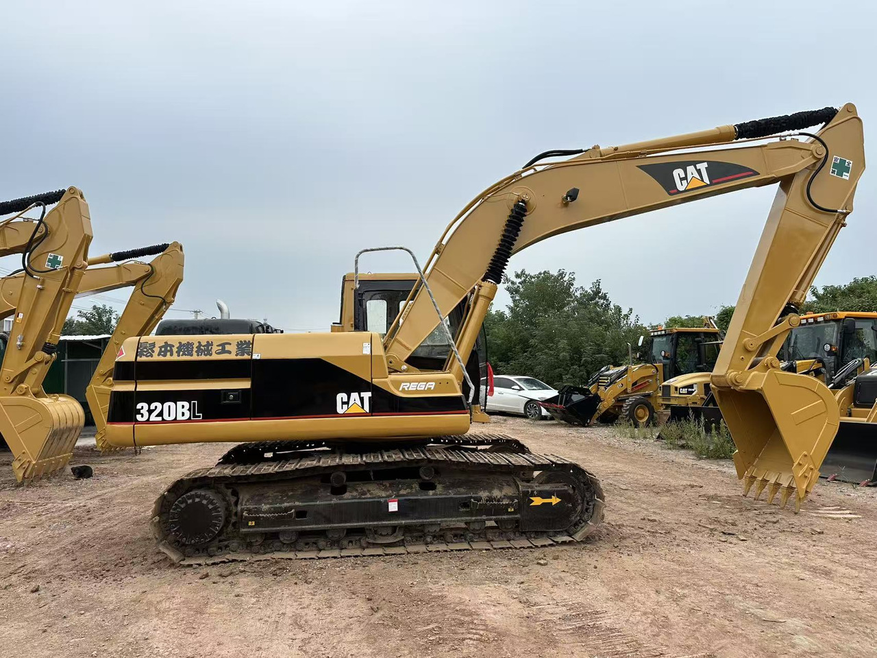 Caterpillar 320BL excavator - حفارة: صورة 2 Caterpillar 320BL excavator - حفارة: صورة 2