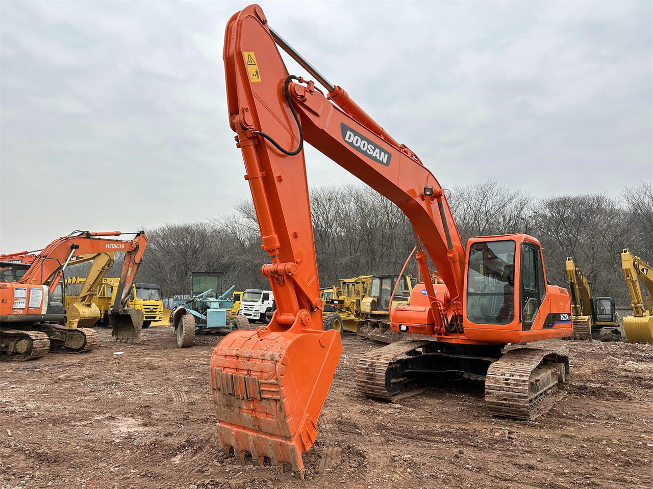 DOOSAN DH220 excavator - حفار زحاف: صورة 3 DOOSAN DH220 excavator - حفار زحاف: صورة 3