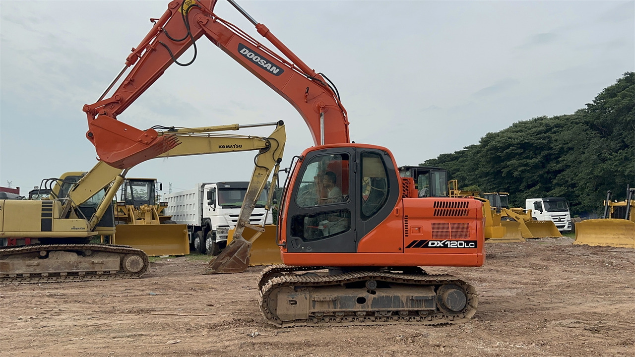 Doosan DX120 - حفار زحاف: صورة 3 Doosan DX120 - حفار زحاف: صورة 3