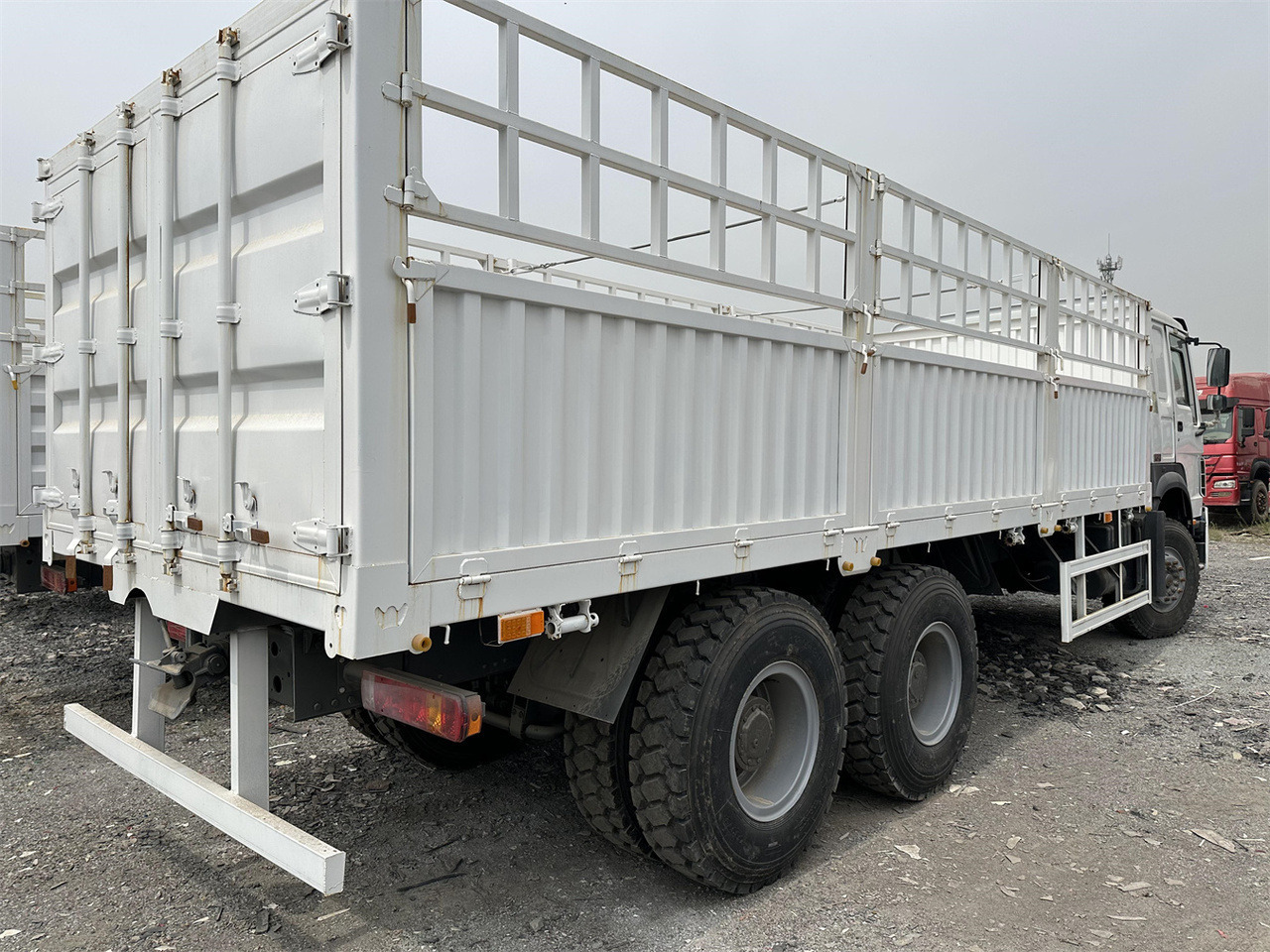 SINOTRUK HOWO 371 Cargo truck - شاحنة نقل المواشي: صورة 5 SINOTRUK HOWO 371 Cargo truck - شاحنة نقل المواشي: صورة 5