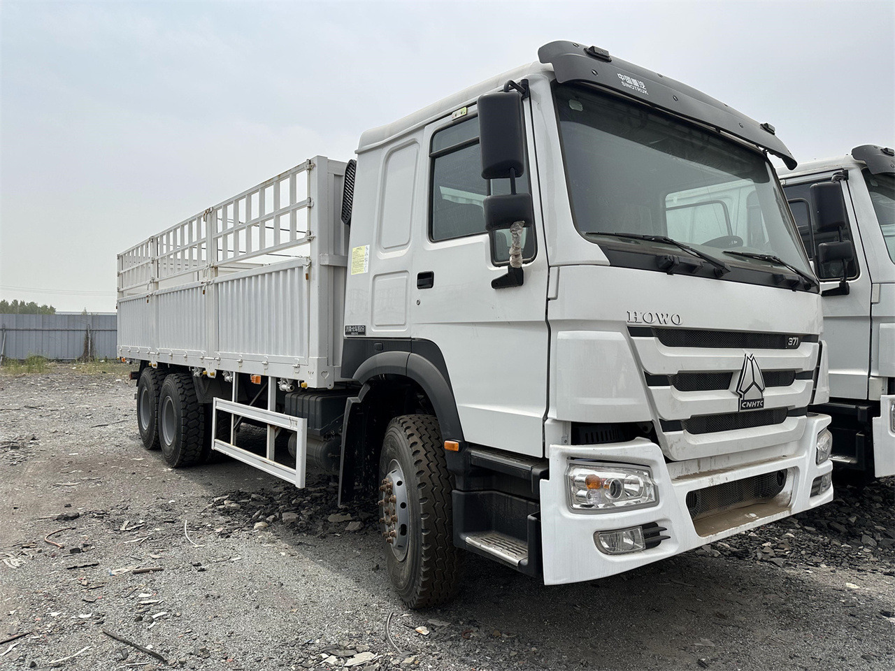 SINOTRUK HOWO 371 Cargo truck - شاحنة نقل المواشي: صورة 2 SINOTRUK HOWO 371 Cargo truck - شاحنة نقل المواشي: صورة 2