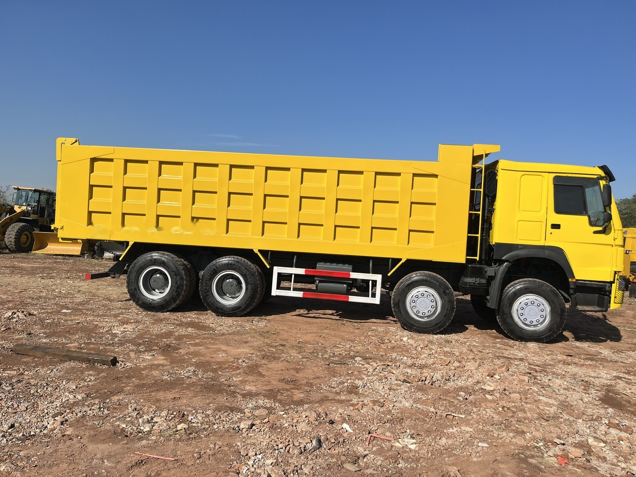 SINOTRUK HOWO 371 Dump Truck 8x4 - شاحنة قلاب: صورة 2 SINOTRUK HOWO 371 Dump Truck 8x4 - شاحنة قلاب: صورة 2