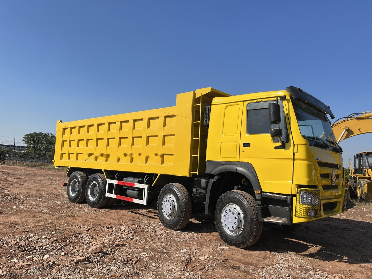 SINOTRUK HOWO 371 Dump Truck 8x4 - شاحنة قلاب: صورة 1 SINOTRUK HOWO 371 Dump Truck 8x4 - شاحنة قلاب: صورة 1
