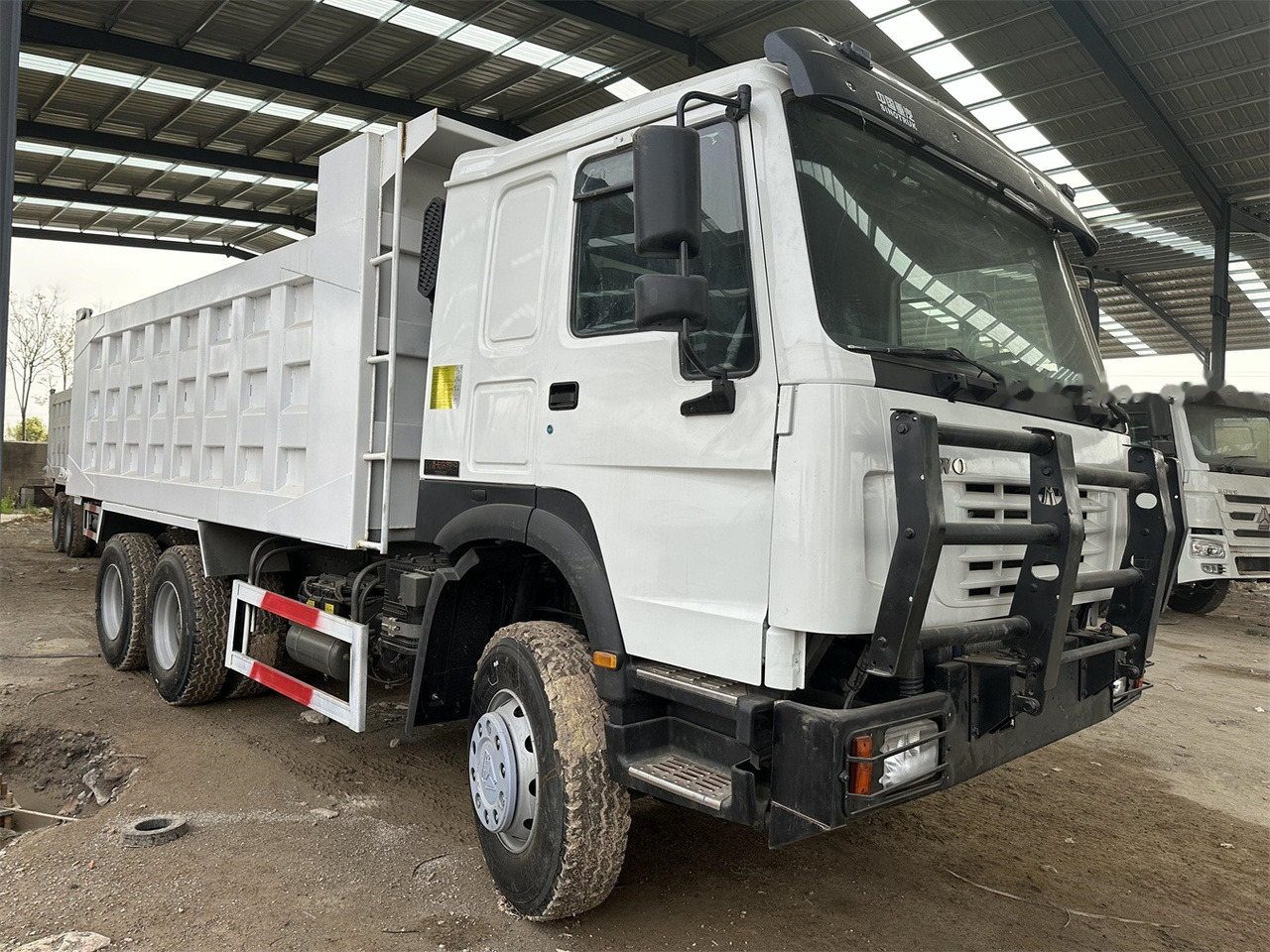 SINOTRUK HOWO 371 Dump Truck - شاحنة قلاب: صورة 2 SINOTRUK HOWO 371 Dump Truck - شاحنة قلاب: صورة 2