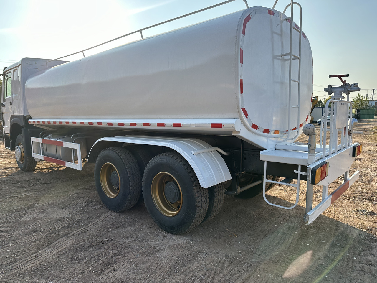 شاحنة صهريج SINOTRUK HOWO 371 Water Tanker Truck: صورة 7