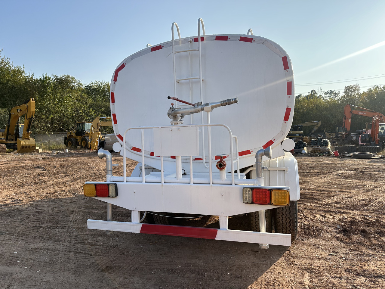 شاحنة صهريج SINOTRUK HOWO 371 Water Tanker Truck: صورة 9