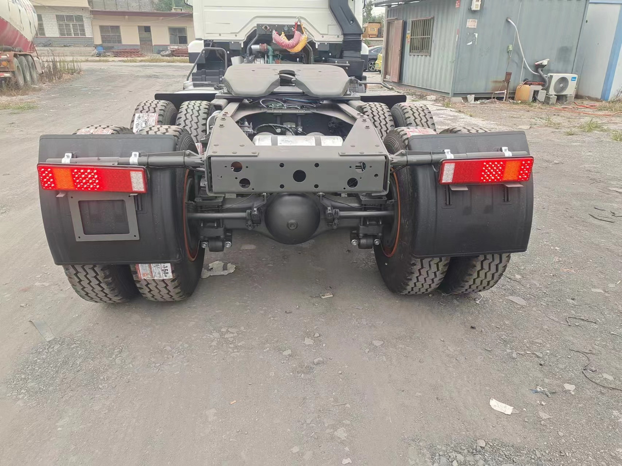 SINOTRUK HOWO 371hp 6X4 Tractor unit - وحدة جر: صورة 5 SINOTRUK HOWO 371hp 6X4 Tractor unit - وحدة جر: صورة 5