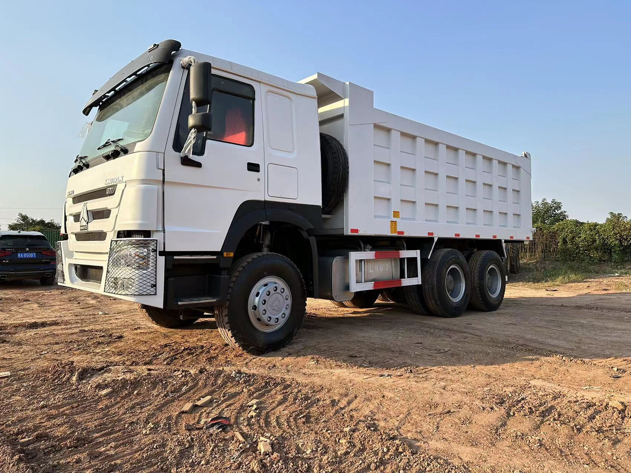SINOTRUK HOWO 371hp 6x4 - شاحنة قلاب: صورة 4 SINOTRUK HOWO 371hp 6x4 - شاحنة قلاب: صورة 4