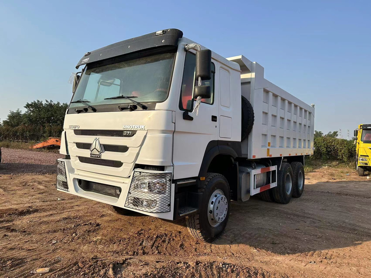 SINOTRUK HOWO 371hp 6x4 - شاحنة قلاب: صورة 2 SINOTRUK HOWO 371hp 6x4 - شاحنة قلاب: صورة 2