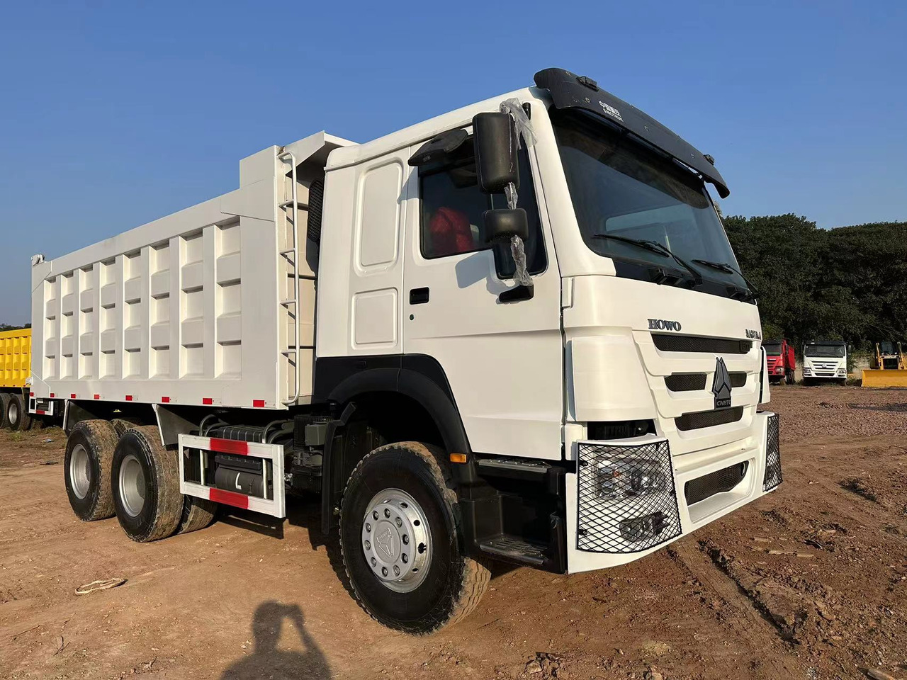 SINOTRUK HOWO 371hp 6x4 - شاحنة قلاب: صورة 2 SINOTRUK HOWO 371hp 6x4 - شاحنة قلاب: صورة 2