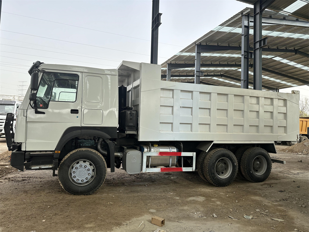 SINOTRUK HOWO Dump truck 371 6x4 - شاحنة قلاب: صورة 2 SINOTRUK HOWO Dump truck 371 6x4 - شاحنة قلاب: صورة 2