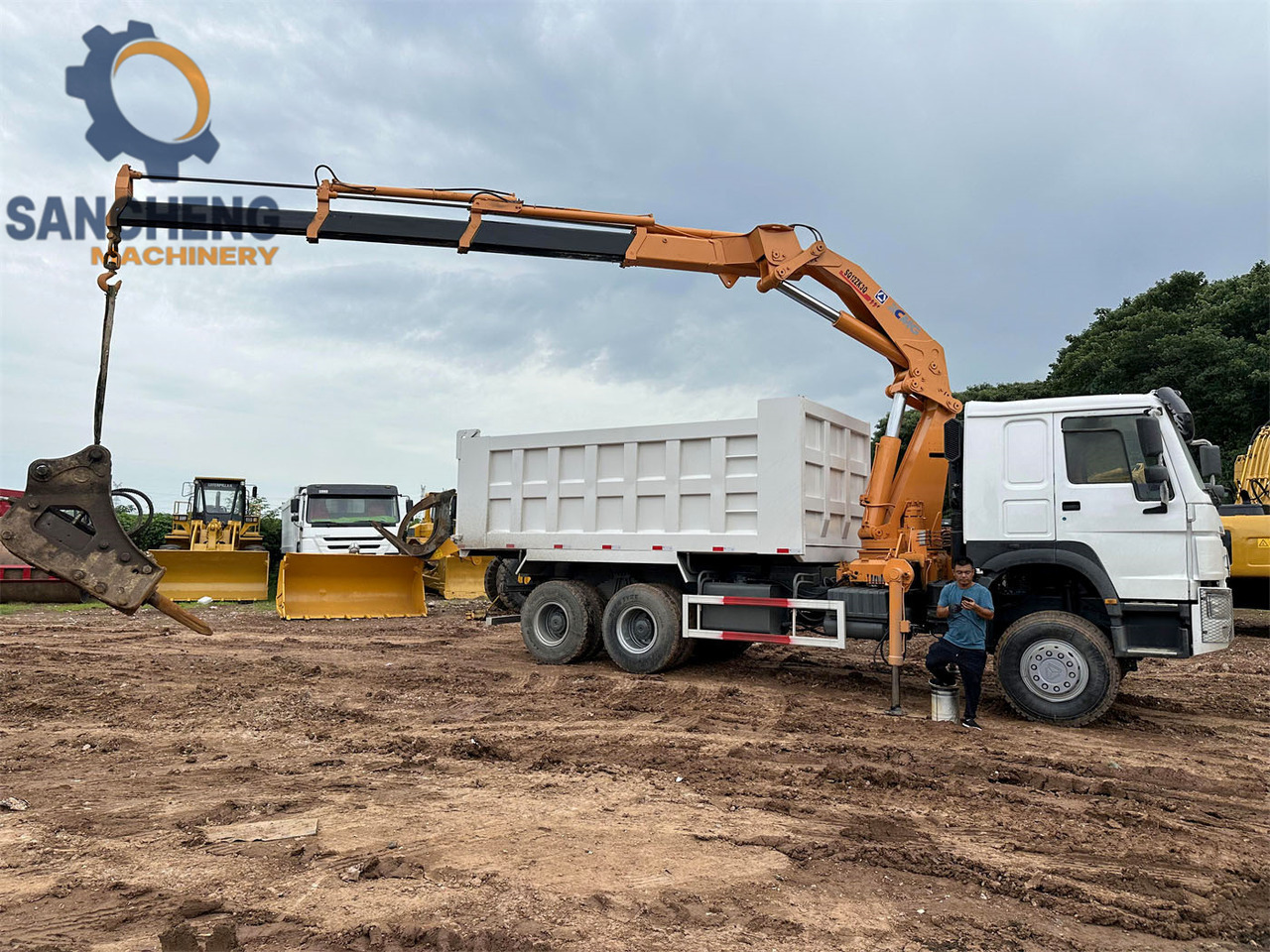 SINOTRUK Howo 371 6x4 crane truck - شاحنة كرين: صورة 5 SINOTRUK Howo 371 6x4 crane truck - شاحنة كرين: صورة 5