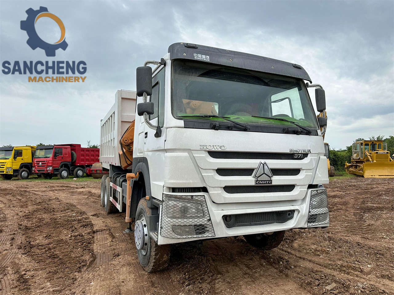 SINOTRUK Howo 371 6x4 crane truck - شاحنة كرين: صورة 2 SINOTRUK Howo 371 6x4 crane truck - شاحنة كرين: صورة 2