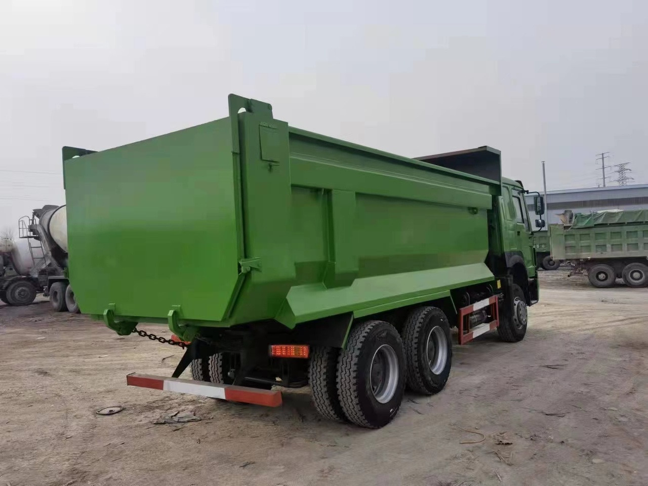 SINOTRUK Howo 371hp tipper truck - شاحنة قلاب: صورة 5 SINOTRUK Howo 371hp tipper truck - شاحنة قلاب: صورة 5