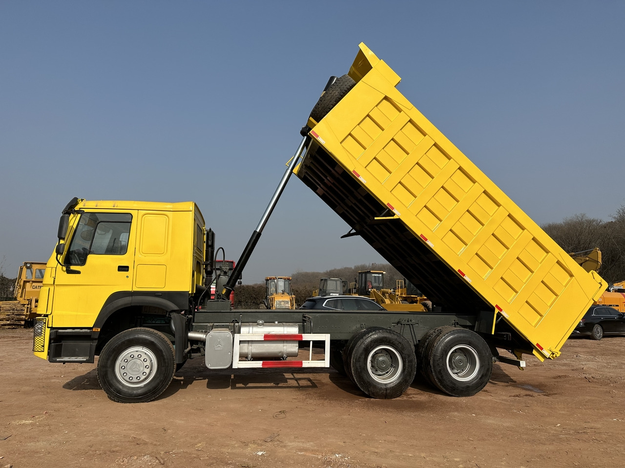 SINOTRUK Howo 6x4 Dump truck 371hp - شاحنة قلاب: صورة 5 SINOTRUK Howo 6x4 Dump truck 371hp - شاحنة قلاب: صورة 5