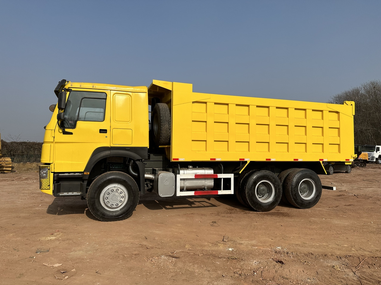 SINOTRUK Howo 6x4 Dump truck 371hp - شاحنة قلاب: صورة 3 SINOTRUK Howo 6x4 Dump truck 371hp - شاحنة قلاب: صورة 3