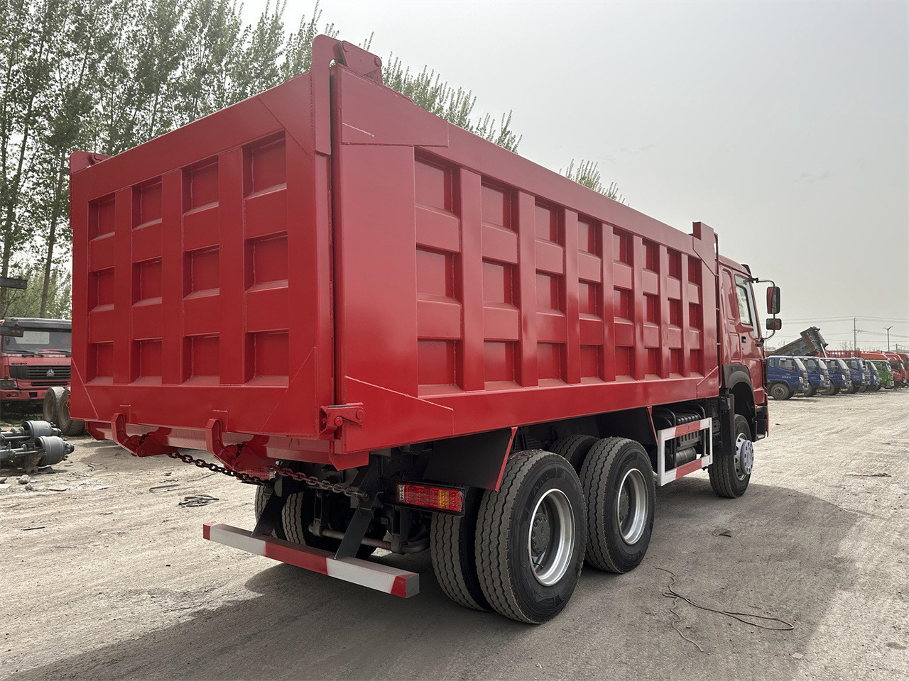 شاحنة قلاب لنقل السيلاج SINOTRUK Howo Dump truck 371: صورة 6 شاحنة قلاب لنقل السيلاج SINOTRUK Howo Dump truck 371: صورة 6