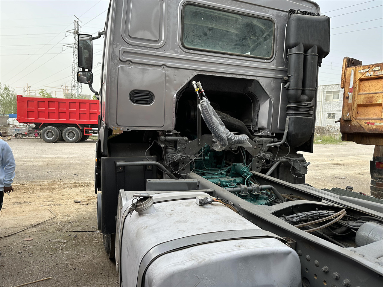 SINOTRUK Howo tractor unit 380 - وحدة جر: صورة 5 SINOTRUK Howo tractor unit 380 - وحدة جر: صورة 5