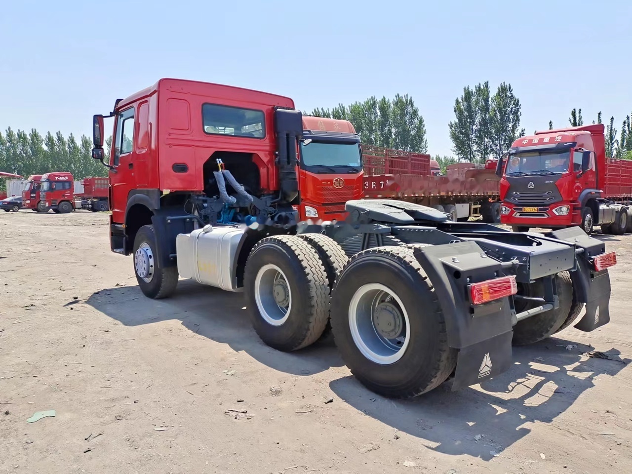 SINOTRUK Howo tractor unit 420 - وحدة جر: صورة 2 SINOTRUK Howo tractor unit 420 - وحدة جر: صورة 2