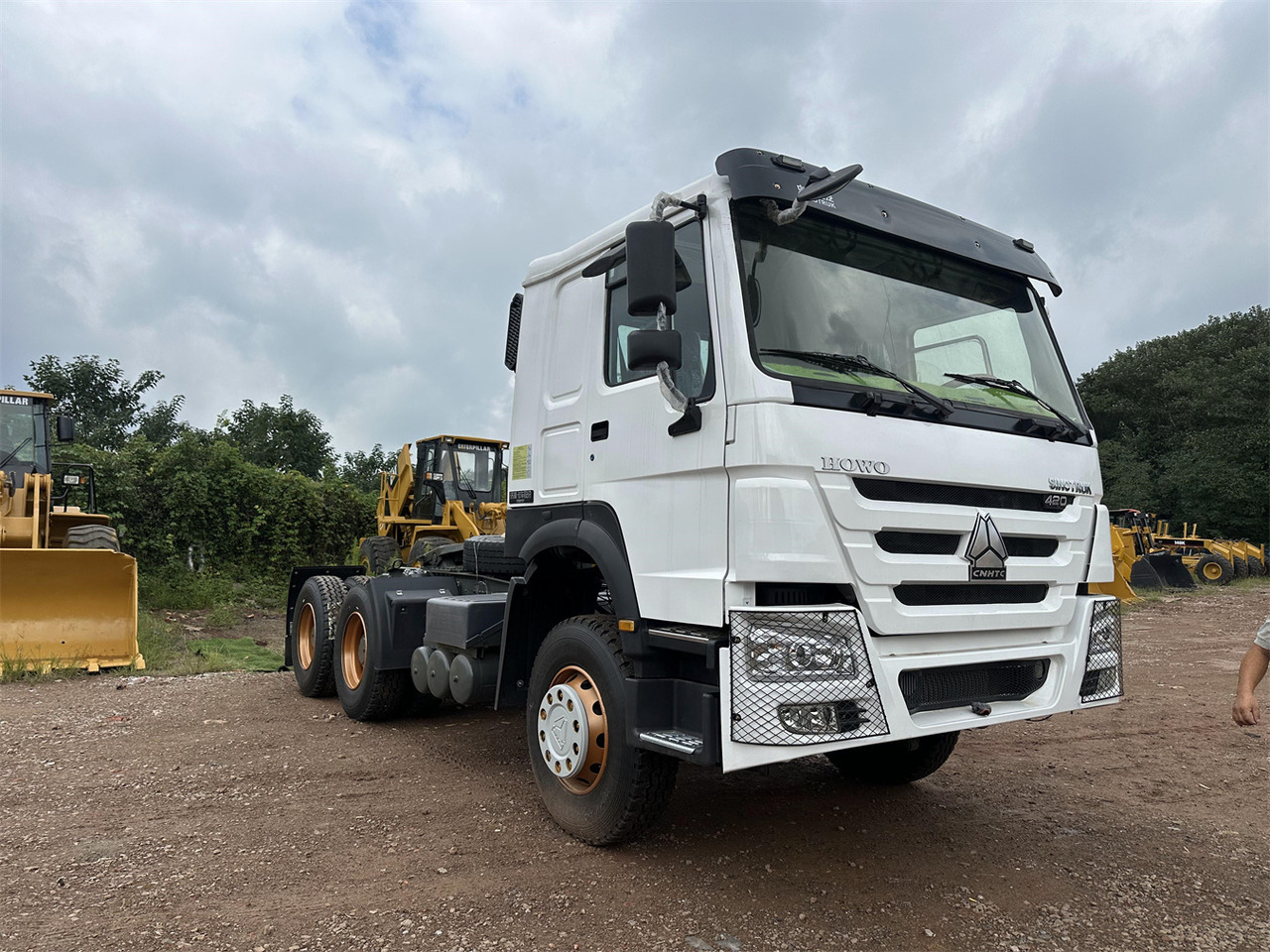 SINOTRUK Howo tractor unit 420hp - وحدة جر: صورة 3 SINOTRUK Howo tractor unit 420hp - وحدة جر: صورة 3