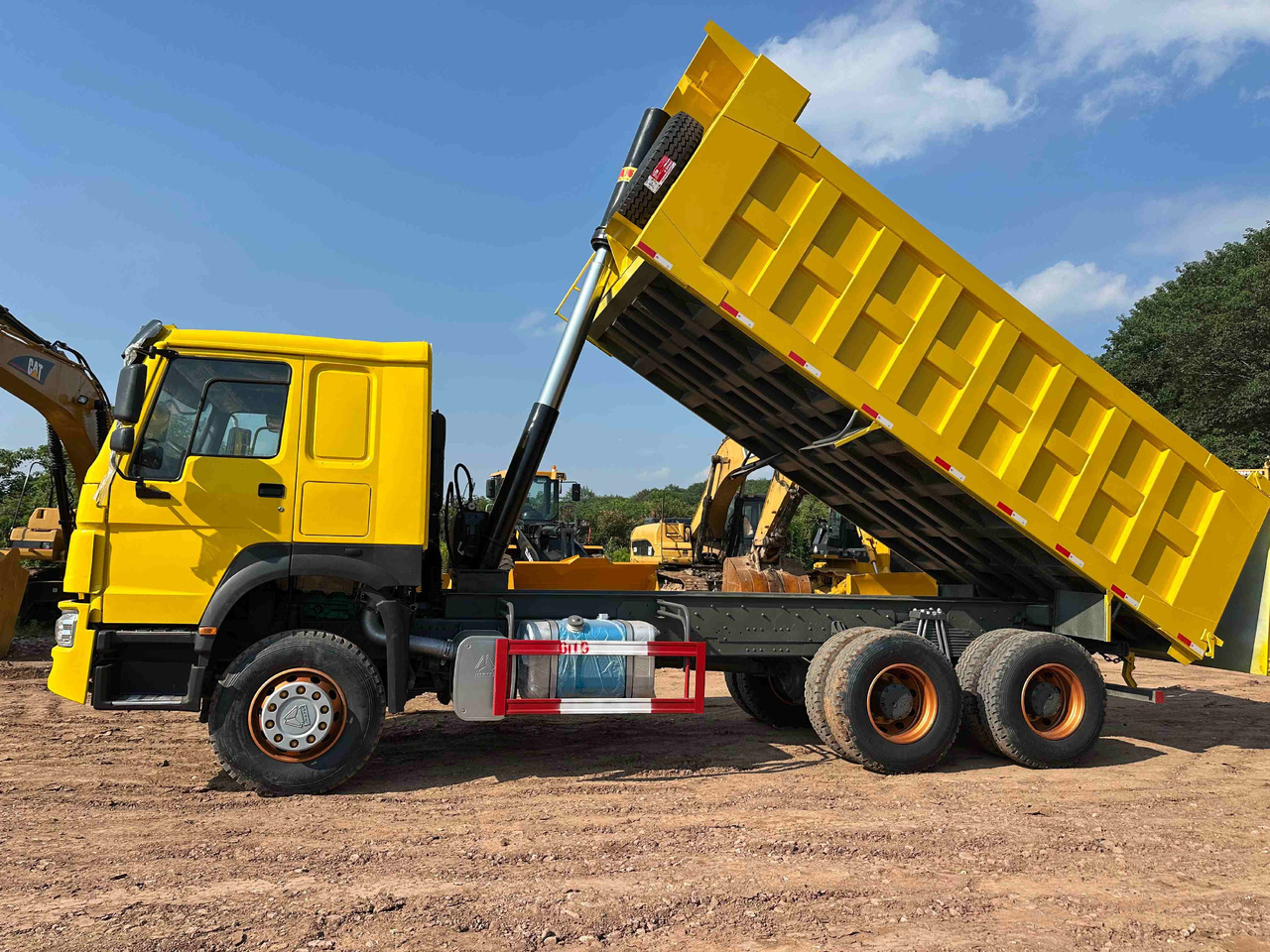 Sinotruk HOWO 400hp 6X4 - شاحنة قلاب: صورة 2 Sinotruk HOWO 400hp 6X4 - شاحنة قلاب: صورة 2