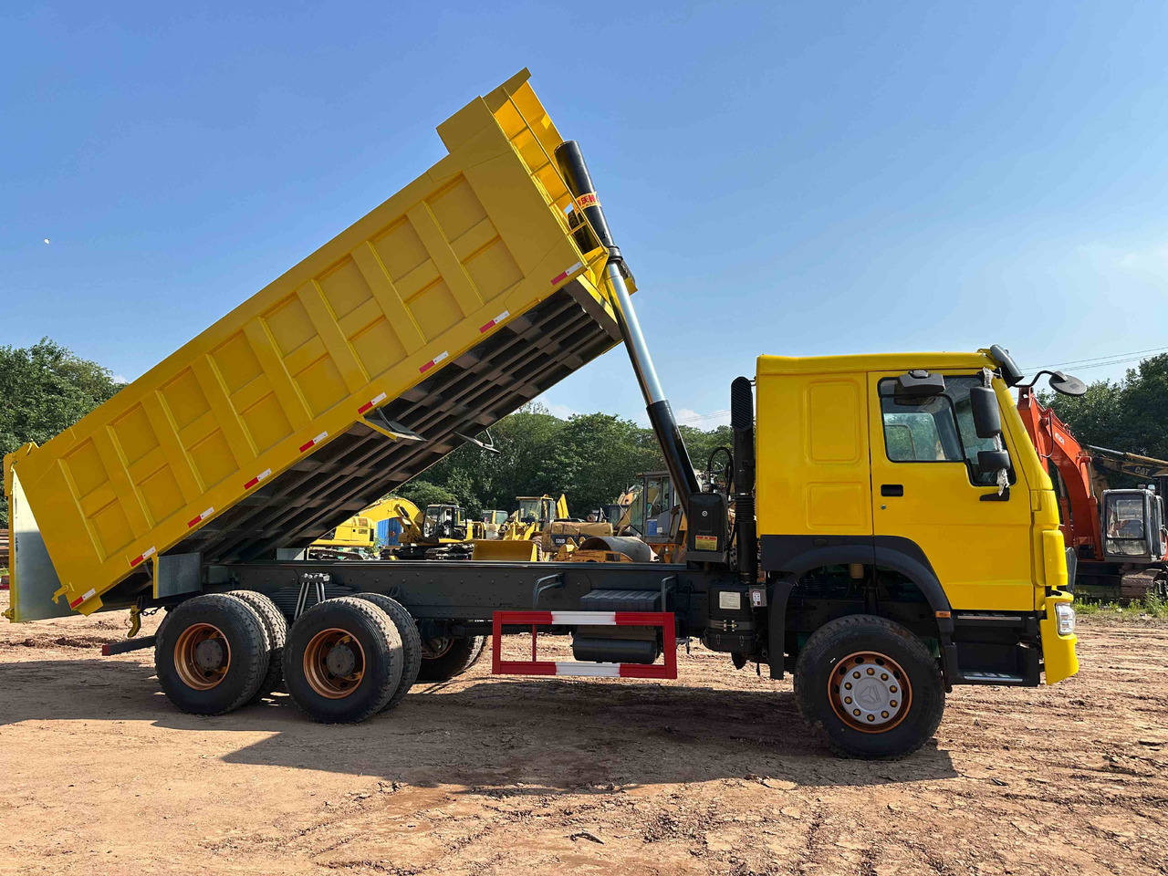 Sinotruk HOWO 400hp 6X4 - شاحنة قلاب: صورة 4 Sinotruk HOWO 400hp 6X4 - شاحنة قلاب: صورة 4