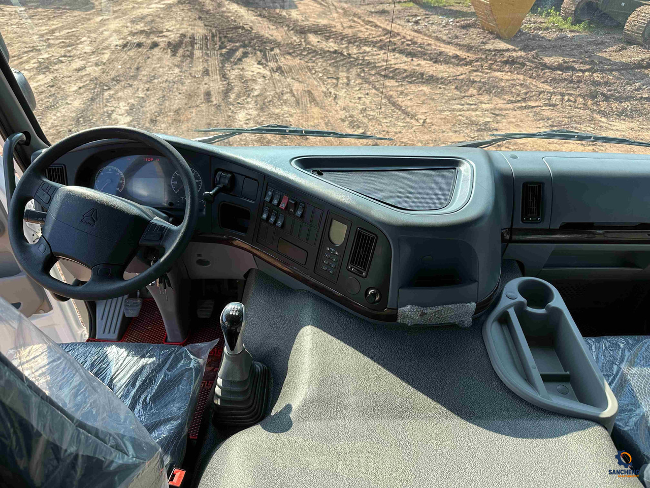 شاحنة قلاب Sintruk HOWO 400hp 6X4: صورة 15