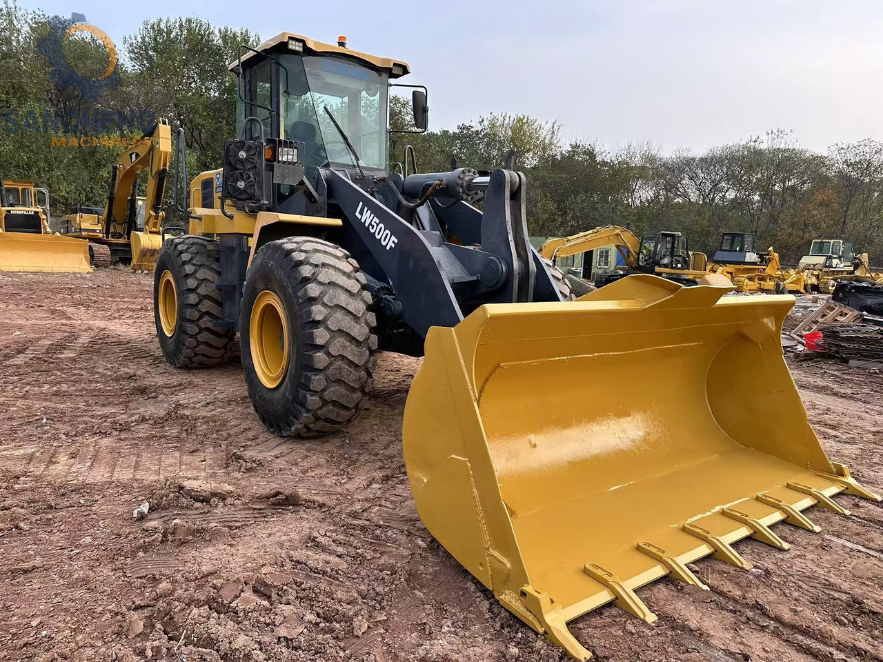 XCMG LW500F - اللودر بعجل: صورة 1 XCMG LW500F - اللودر بعجل: صورة 1