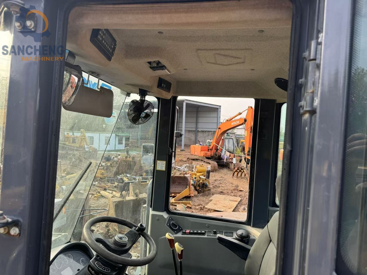 XCMG LW500F - اللودر بعجل: صورة 4 XCMG LW500F - اللودر بعجل: صورة 4