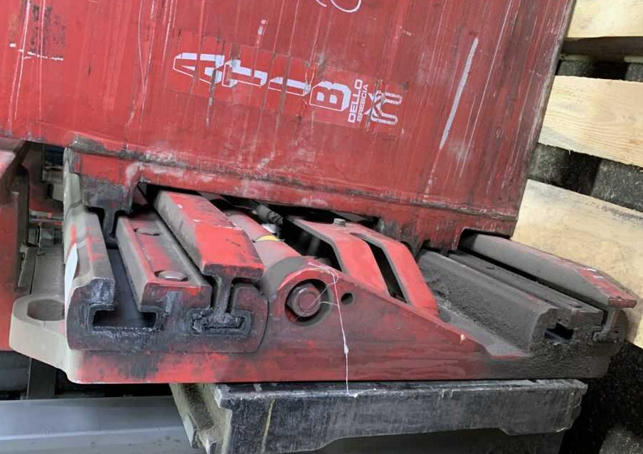 A.T.I.B. 474.181, Kartonklammer - المشبك - معدات المناولة: صورة 3 A.T.I.B. 474.181, Kartonklammer - المشبك - معدات المناولة: صورة 3