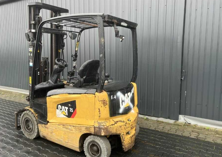 CAT Lift Trucks EP25CN - رافعة شوكية كهربائية: صورة 3 CAT Lift Trucks EP25CN - رافعة شوكية كهربائية: صورة 3
