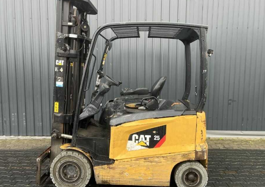 CAT Lift Trucks EP25CN - رافعة شوكية كهربائية: صورة 2 CAT Lift Trucks EP25CN - رافعة شوكية كهربائية: صورة 2