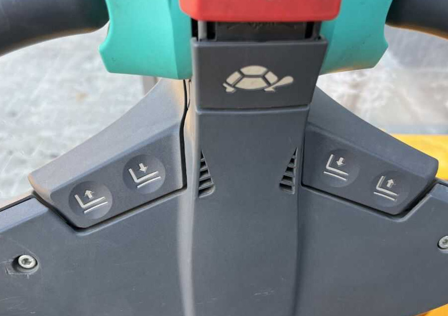 آلة التكديس Jungheinrich EJC110: صورة 8