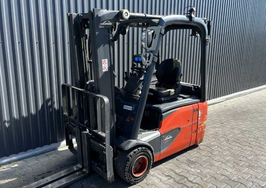 Linde E18-02 - رافعة شوكية كهربائية: صورة 1 Linde E18-02 - رافعة شوكية كهربائية: صورة 1