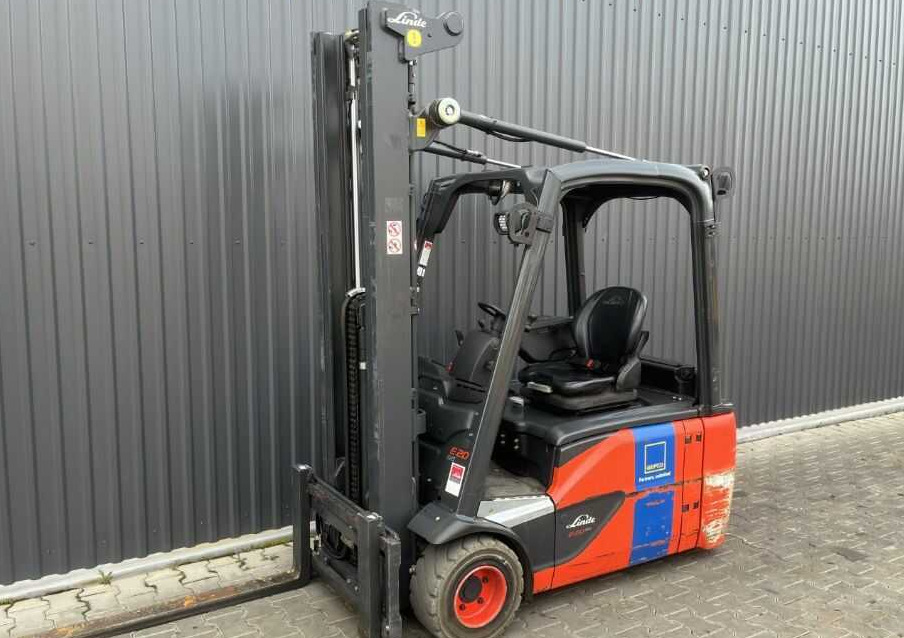 Linde E20L-02 - رافعة شوكية كهربائية: صورة 1 Linde E20L-02 - رافعة شوكية كهربائية: صورة 1