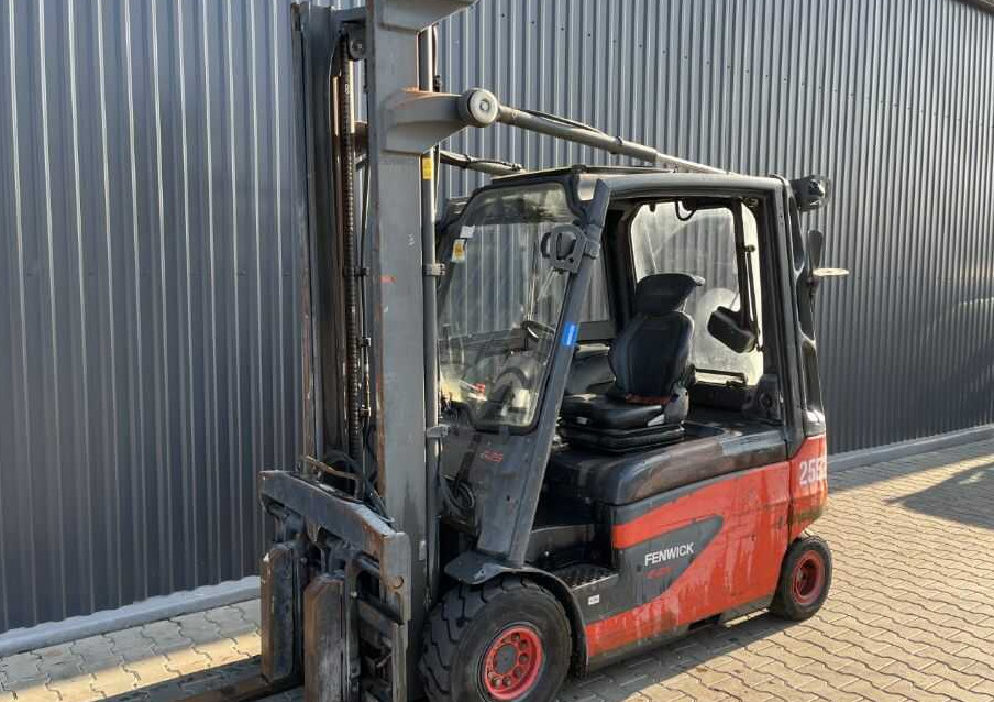 Linde E25-01 - رافعة شوكية كهربائية: صورة 1 Linde E25-01 - رافعة شوكية كهربائية: صورة 1