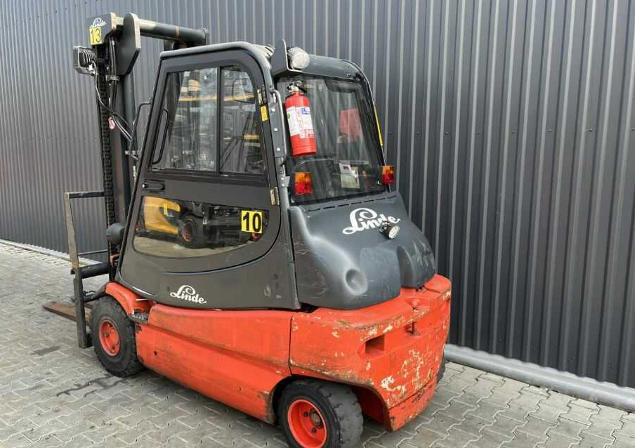 Linde E30-03 - رافعة شوكية كهربائية: صورة 3 Linde E30-03 - رافعة شوكية كهربائية: صورة 3