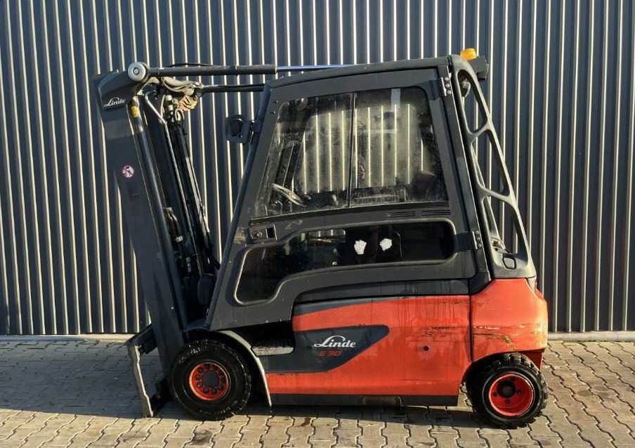 Linde E30L-01 - رافعة شوكية كهربائية: صورة 2 Linde E30L-01 - رافعة شوكية كهربائية: صورة 2