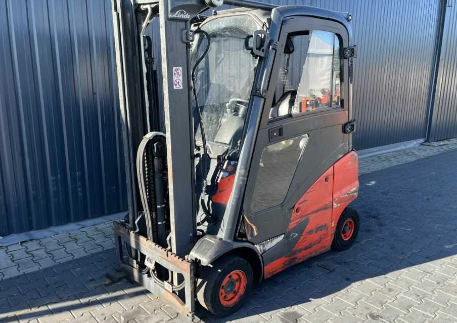 Linde H18T-01 - رافعة شوكية تعمل بالغاز: صورة 1 Linde H18T-01 - رافعة شوكية تعمل بالغاز: صورة 1