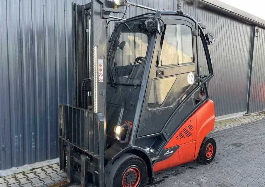 Linde H25T-02/600 - رافعة شوكية تعمل بالغاز: صورة 1 Linde H25T-02/600 - رافعة شوكية تعمل بالغاز: صورة 1
