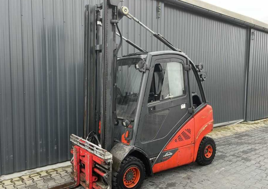 Linde H25T-02 - رافعة شوكية تعمل بالغاز: صورة 1 Linde H25T-02 - رافعة شوكية تعمل بالغاز: صورة 1