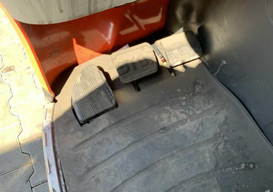 شاحنة مناوِلة Linde R12B: صورة 8