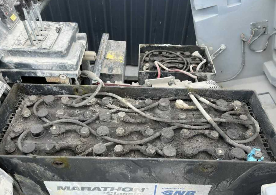 Nilfisk SR1601 - كناسة المناطق الصناعية: صورة 5 Nilfisk SR1601 - كناسة المناطق الصناعية: صورة 5