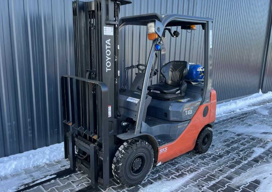 Toyota 8FGF18 - رافعة شوكية تعمل بالغاز: صورة 1 Toyota 8FGF18 - رافعة شوكية تعمل بالغاز: صورة 1