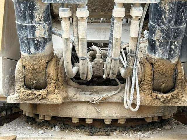 حفارة Caterpillar 374 LME: صورة 9