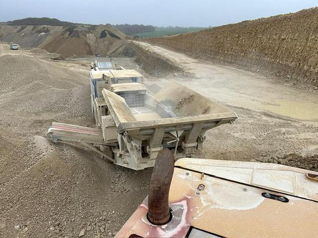 حفارة Caterpillar 374 LME: صورة 10