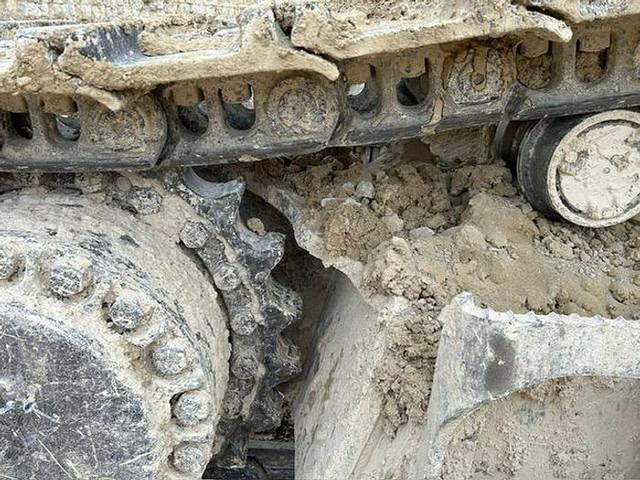 حفارة Caterpillar 374 LME: صورة 7
