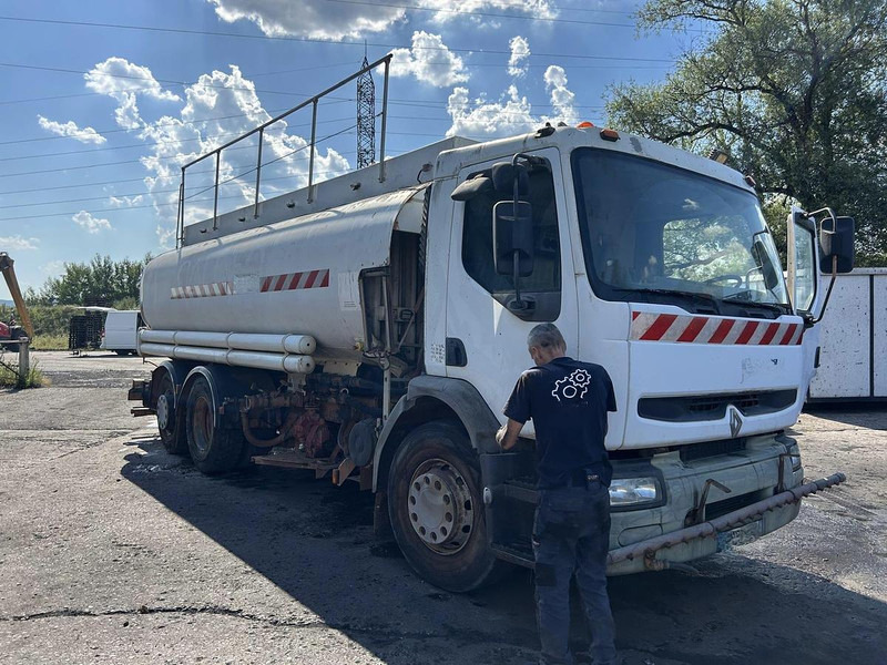 Renault 320 - شاحنة صهريج: صورة 3 Renault 320 - شاحنة صهريج: صورة 3