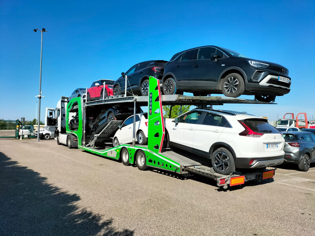 Car Carrier - نصف مقطورة نقل السيارات: صورة 5 Car Carrier - نصف مقطورة نقل السيارات: صورة 5