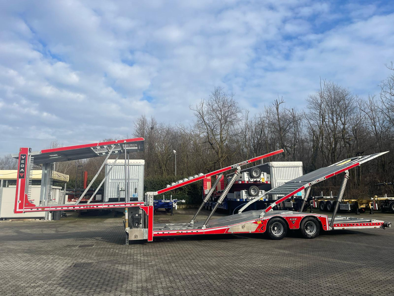 Vega Trailer 2 Axle Jeep Transporter (Vehicles) - نصف مقطورة نقل السيارات: صورة 1 Vega Trailer 2 Axle Jeep Transporter (Vehicles) - نصف مقطورة نقل السيارات: صورة 1
